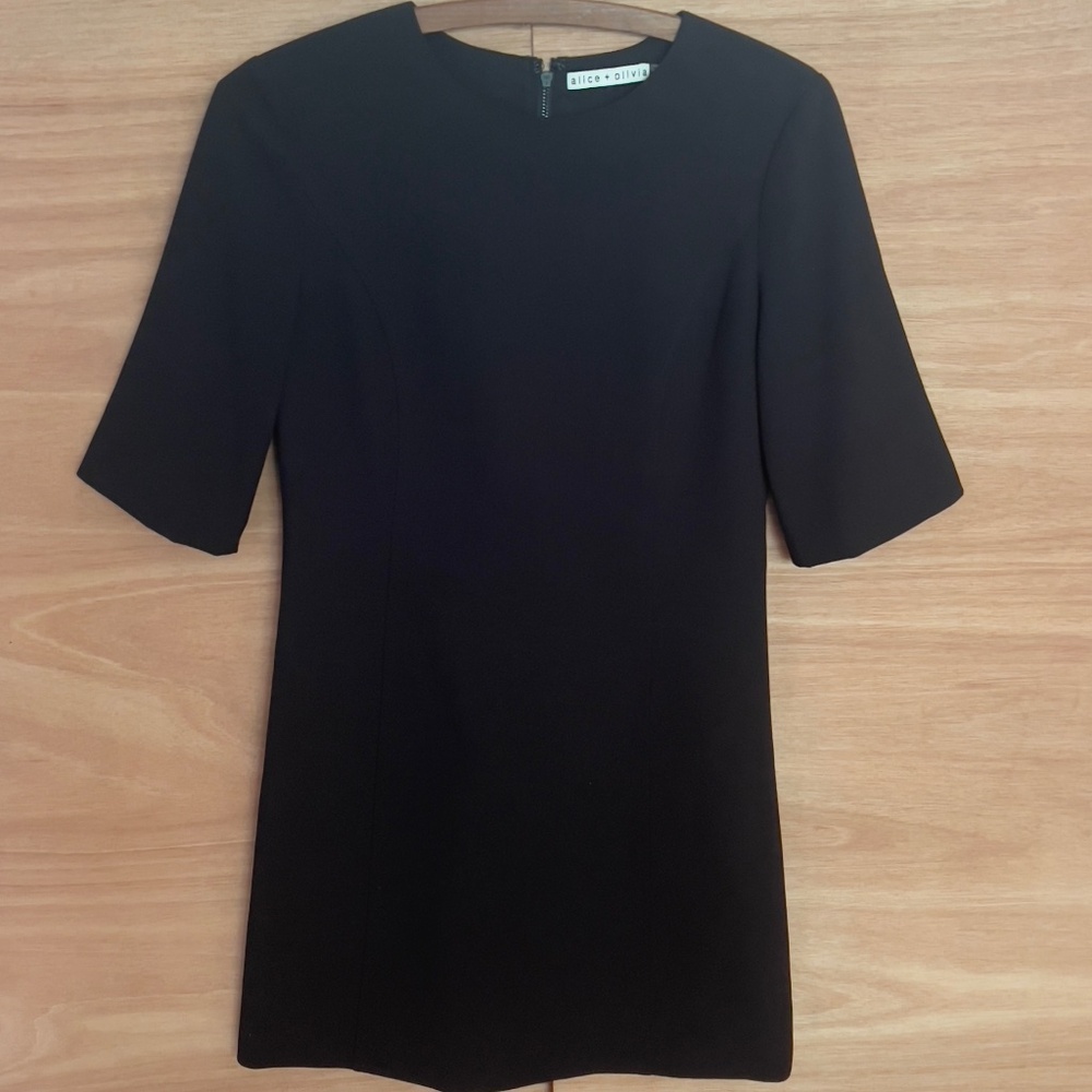 Alice + Olivia black dress size 2 mini zip short sleeve shift classy lined